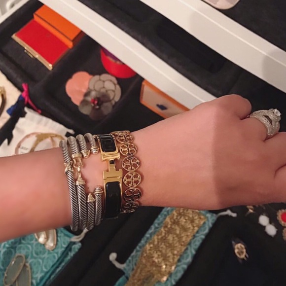 TORY BURCH • Gold Logo Frozen Cuff Bracelet - Picture 2 of 6